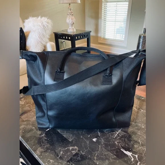 Vince Camuto XL Tote/Travel Weekender NWOT - Picture 3 of 14